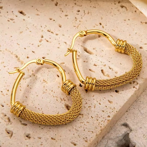 Boucles d’oreilles créoles dorées texturées en acier inoxydable