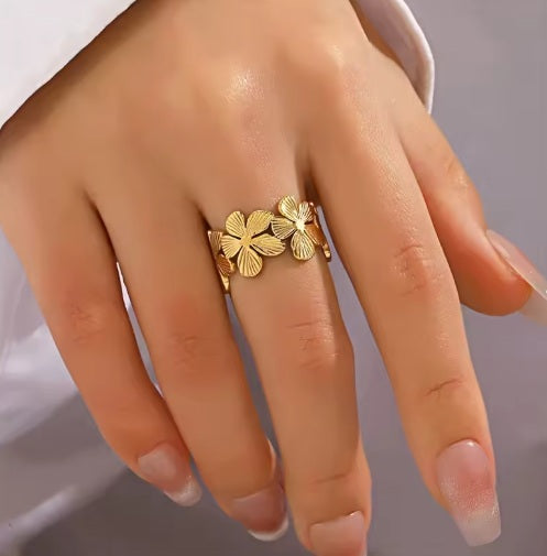 Bague Fleur Dorée Ajustable – Acier Inoxydable | Bijou Femme Élégant