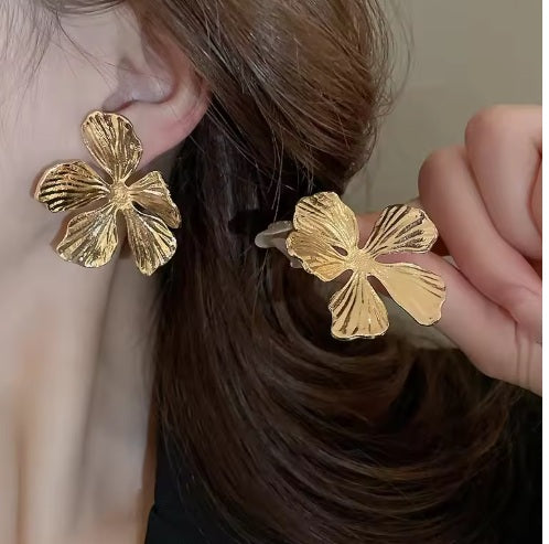 Boucles d’oreilles fleur dorées XXL en acier inoxydable – NINON