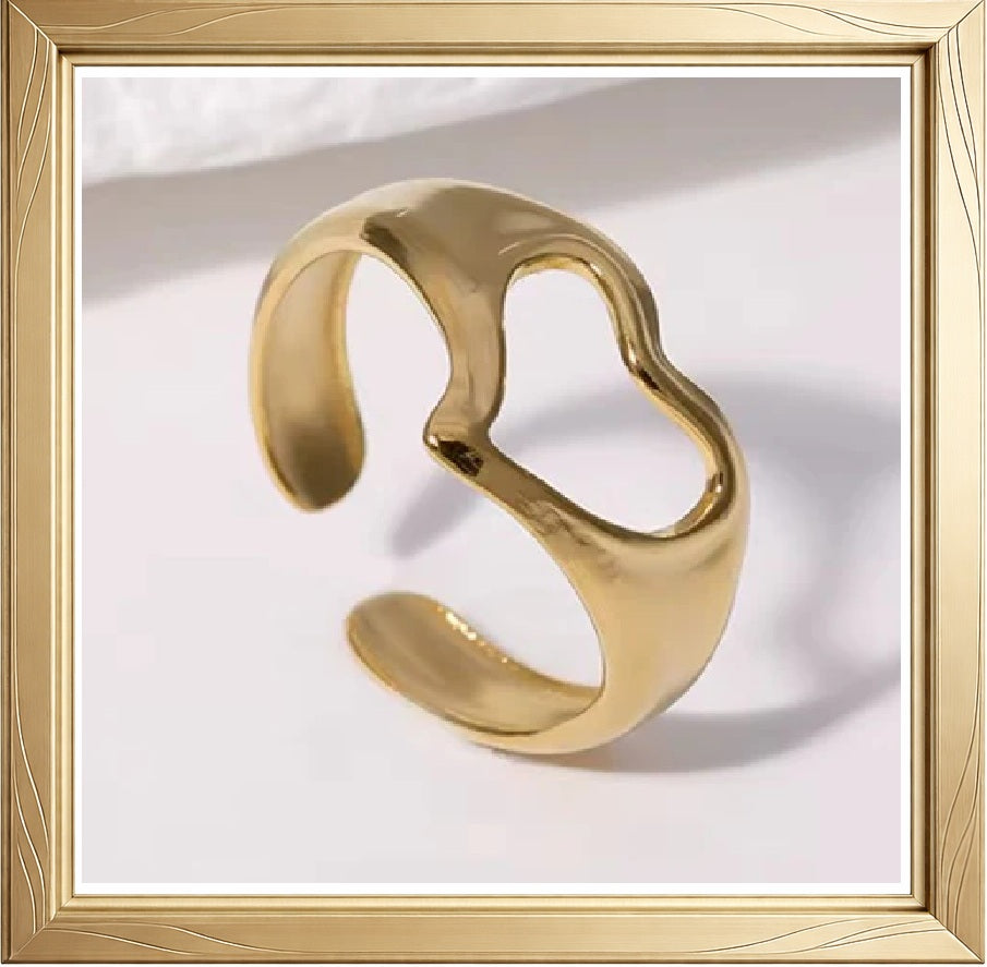 Bague Cœur Ouverte Dorée –  Style Minimaliste Élégant