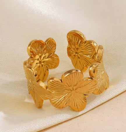 Bague Fleur Dorée Ajustable – Acier Inoxydable | Bijou Femme Élégant
