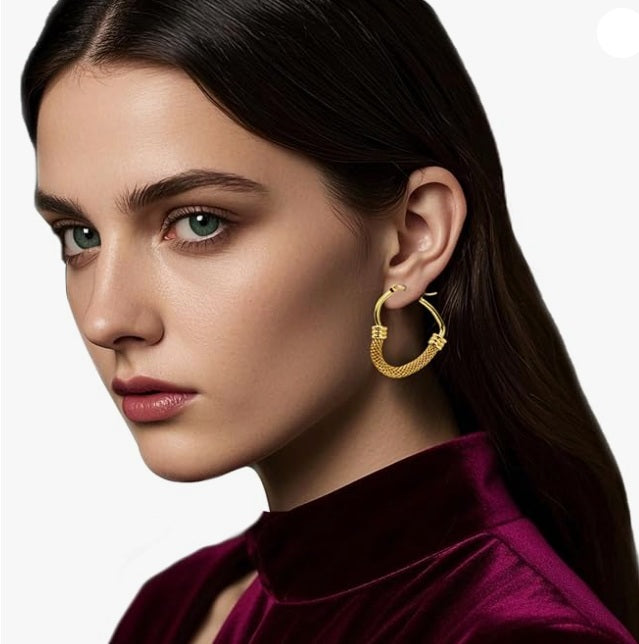 Boucles d’oreilles créoles dorées texturées en acier inoxydable